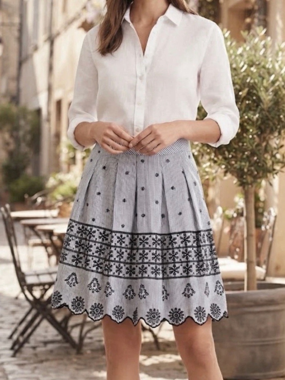 Talbots White and Black Embroidered Pleated Skirt